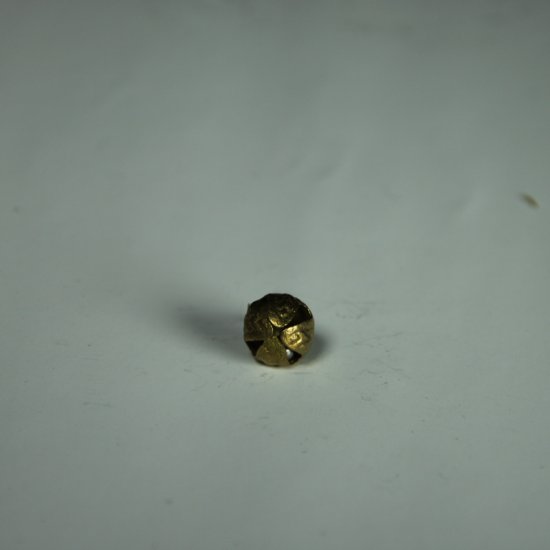 ganz kleine indische Kreuzschelle 10 mm - zum Schließen ins Bild klicken