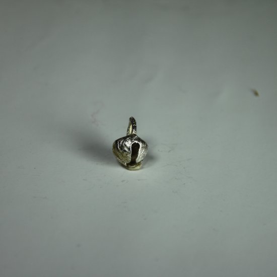 (Bild für) ganz kleine indische Kreuzschelle 10 mm - zum Schließen ins Bild klicken